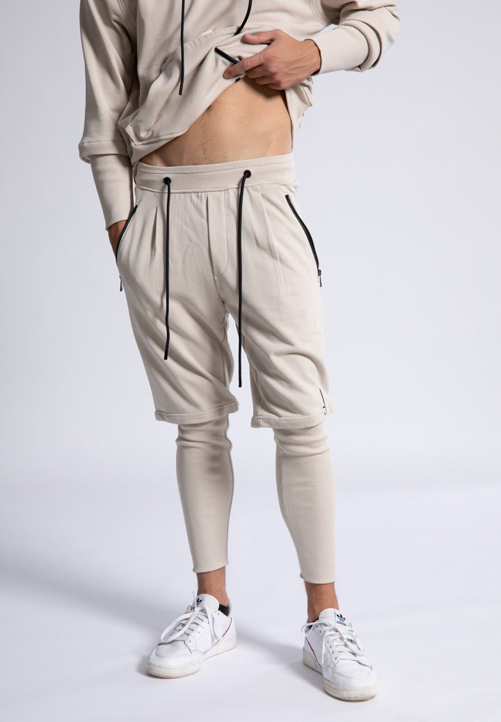 lower part with tightened Sweatpants